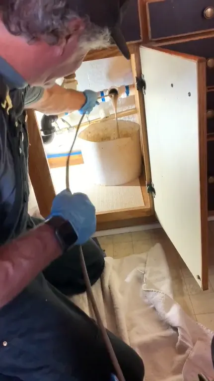 Keukenafvoer ontstoppen